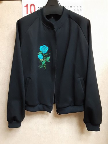 ジャージに薔薇の刺繍ワッペン